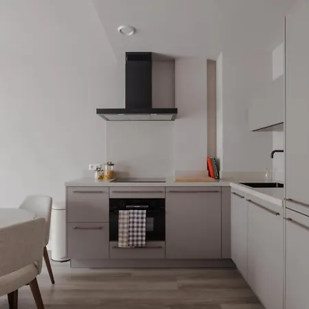 Modern In Centre 2 With Free Parking Apartmán *