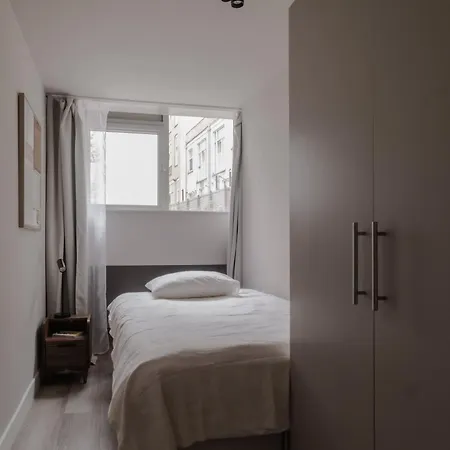 Modern In Centre 2 With Free Parking Apartmán *