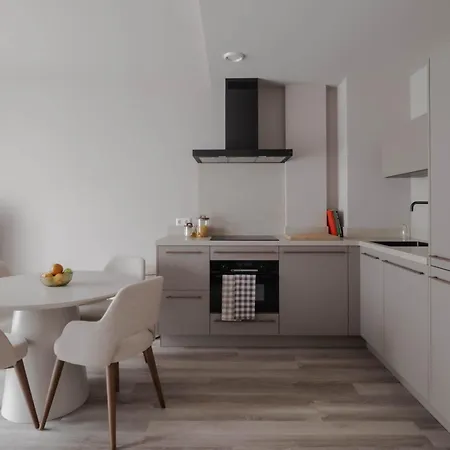 Modern In Centre 2 With Free Parking Apartmán