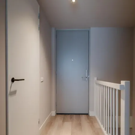Modern In Centre 2 With Free Parking *
